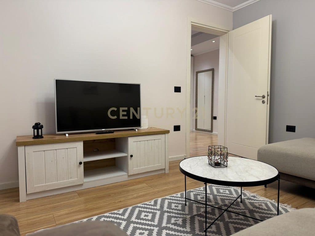 RRUGA E DURRESIT, APARTAMENT 2+1 ME QIRA! 4