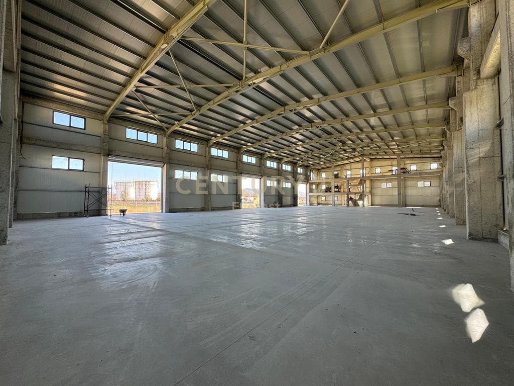 NEAR CITY PARK, SHED FOR RENT 3