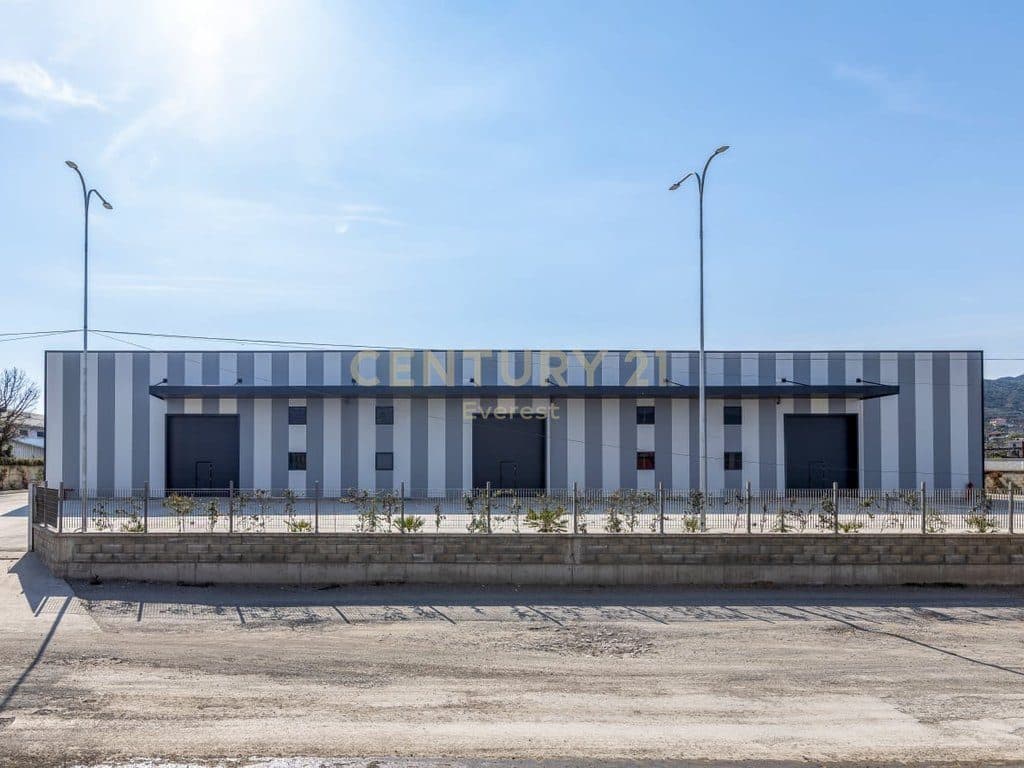 ELBASAN, CLOSED SQUARE