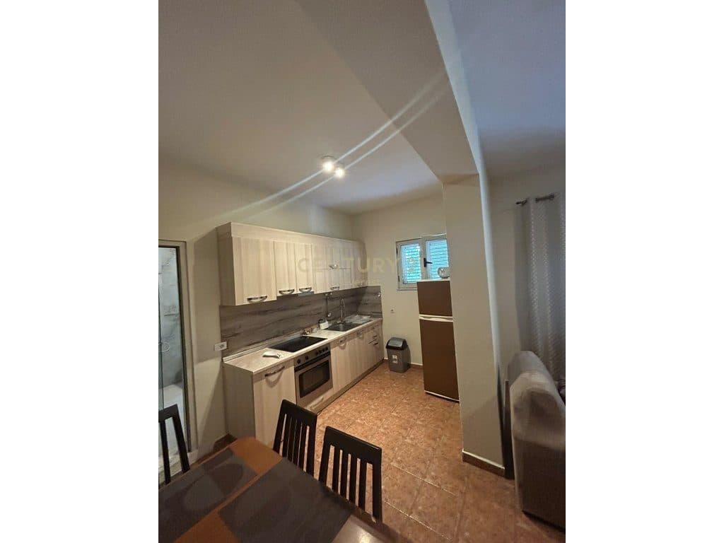 TEK PEDIATRIA-APARTAMENT 2+1 PER QIRA 3
