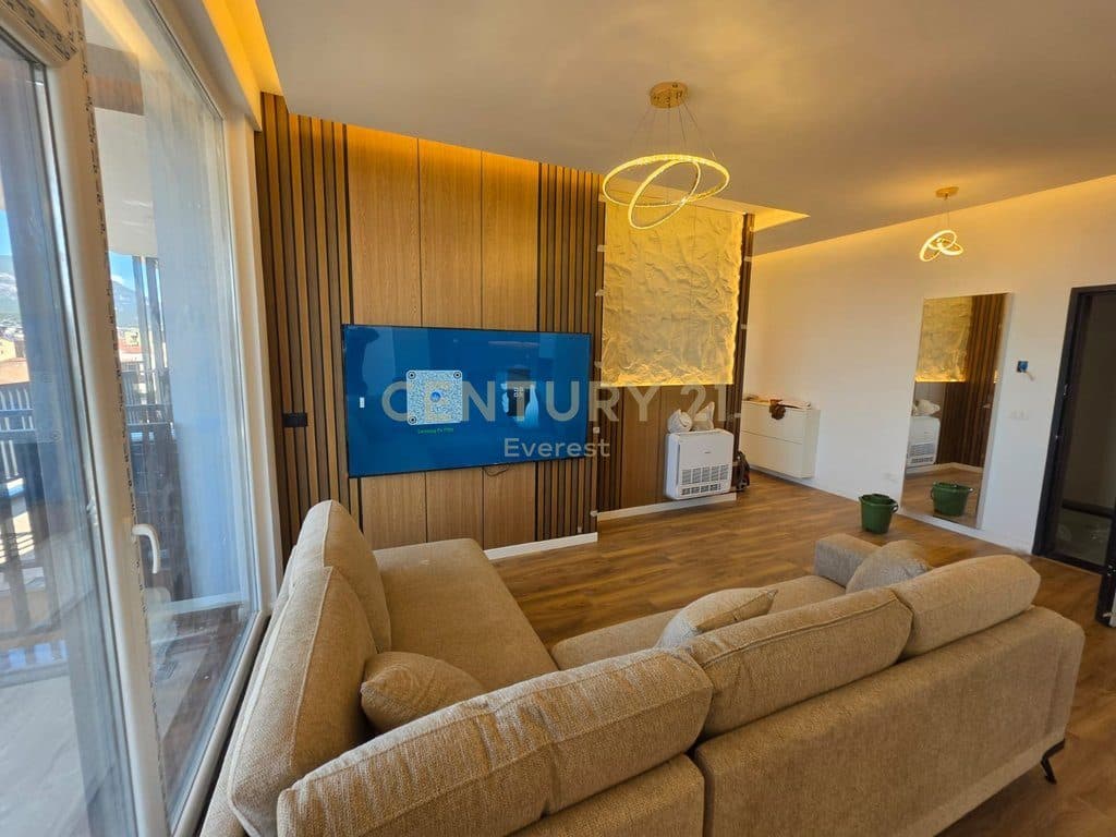 SIRI KODRA, APARTAMENT 2+1 MODERN PER QIRA