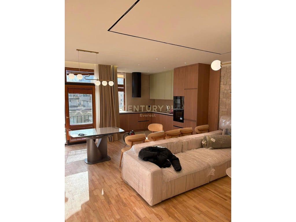 KOPSHTI BOTANIK, APARTAMENT 2+1+2+PARKIM PER QIRA 2