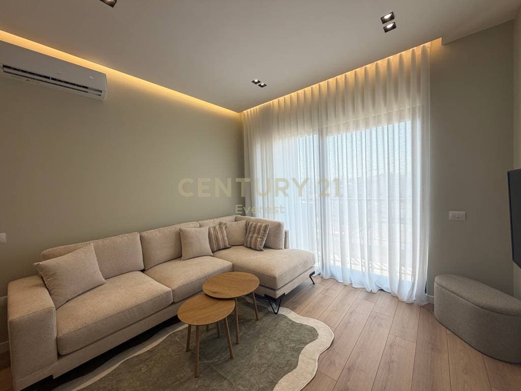 RRUGA E BARRIKADAVE, JAPIM APARTAMENT 1+1 PER QIRA! 2