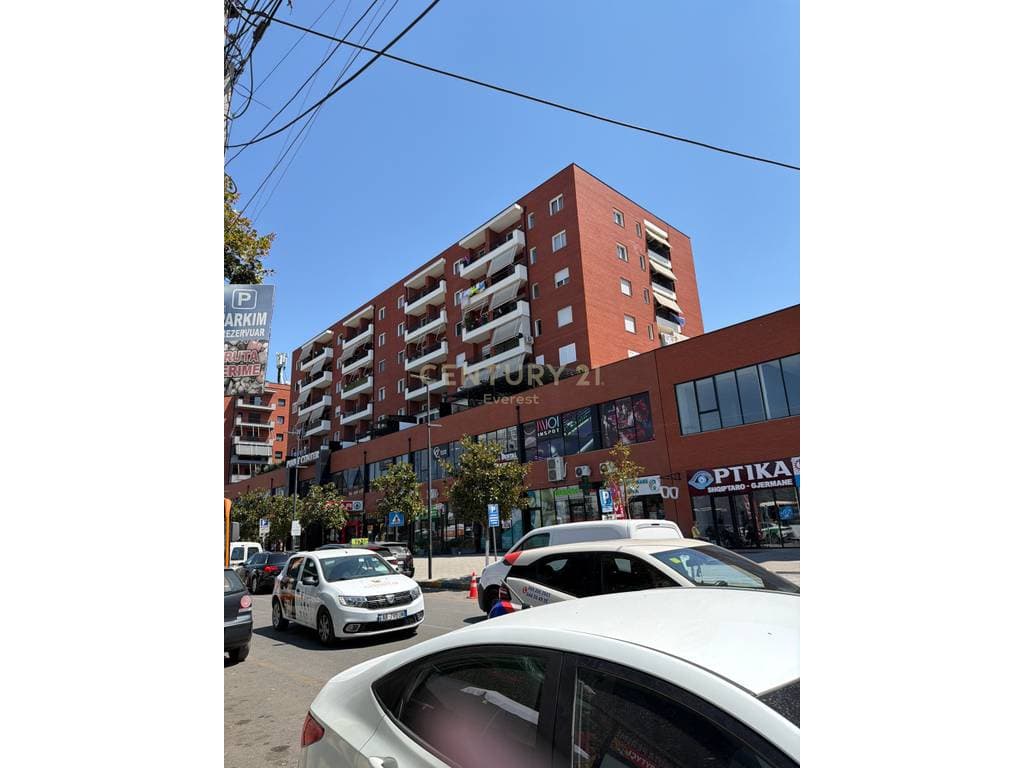 KAMEZ QENDER, SHESIM APARTAMENT 2+1+2!