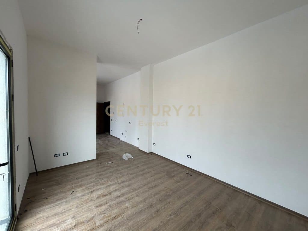 PASKUQAN, SHESIM APARTAMENT 1+1 ME VERANDE 4