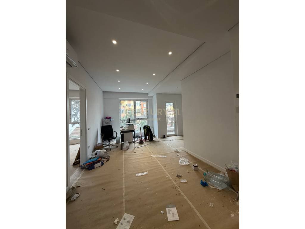 21 Dhjetori, Shesim Apartament 1+1!