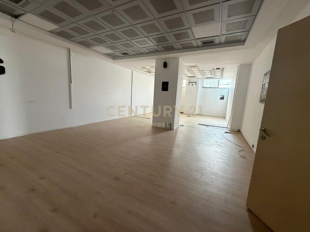 KRISTAL CENTER, ZYRE PER QIRA 3