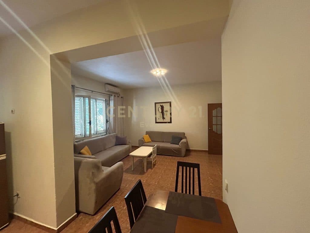 TEK PEDIATRIA-APARTAMENT 2+1 PER QIRA 2