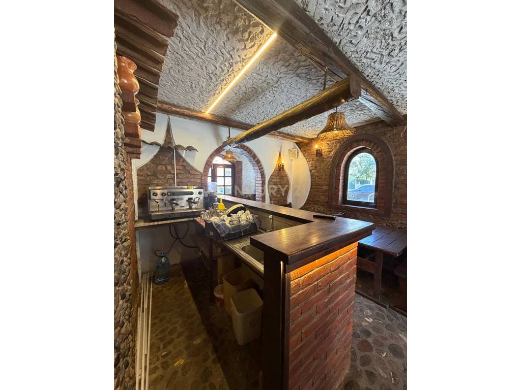 LAPRAKE, BAR-RESTAURANT NAME IN FUNCTIONAL CONDITION 3