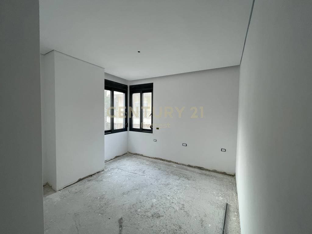 SARANDE, SHESIM APARTAMENT 2+1+2 ME PAMJE NGA DETI PRANE VILES QEVERITARE 4