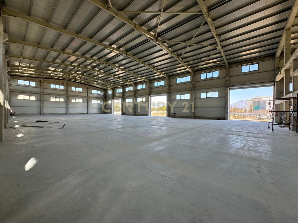NEAR CITY PARK, SHED FOR RENT 4