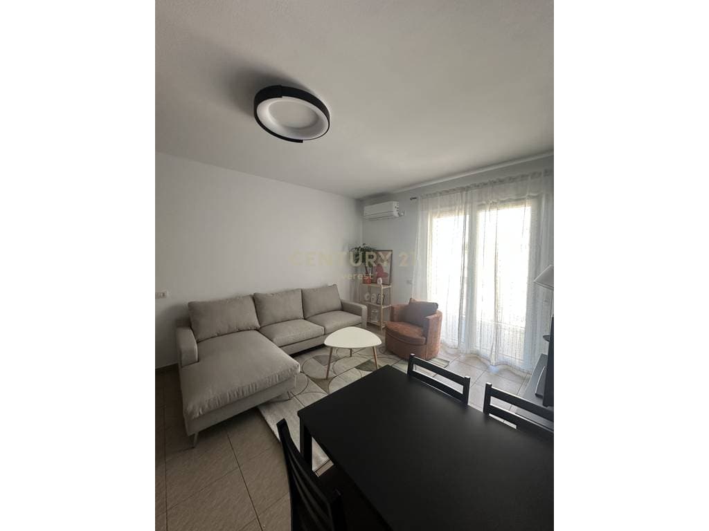 BULEVARDI ZOGU I PARE, JAPIM APARTAMENT 1+1 PER QERA! 3