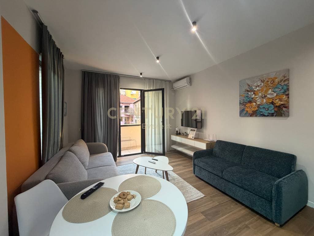 Rruga Siri Kodra, Japim apartament 1+1 per qera!