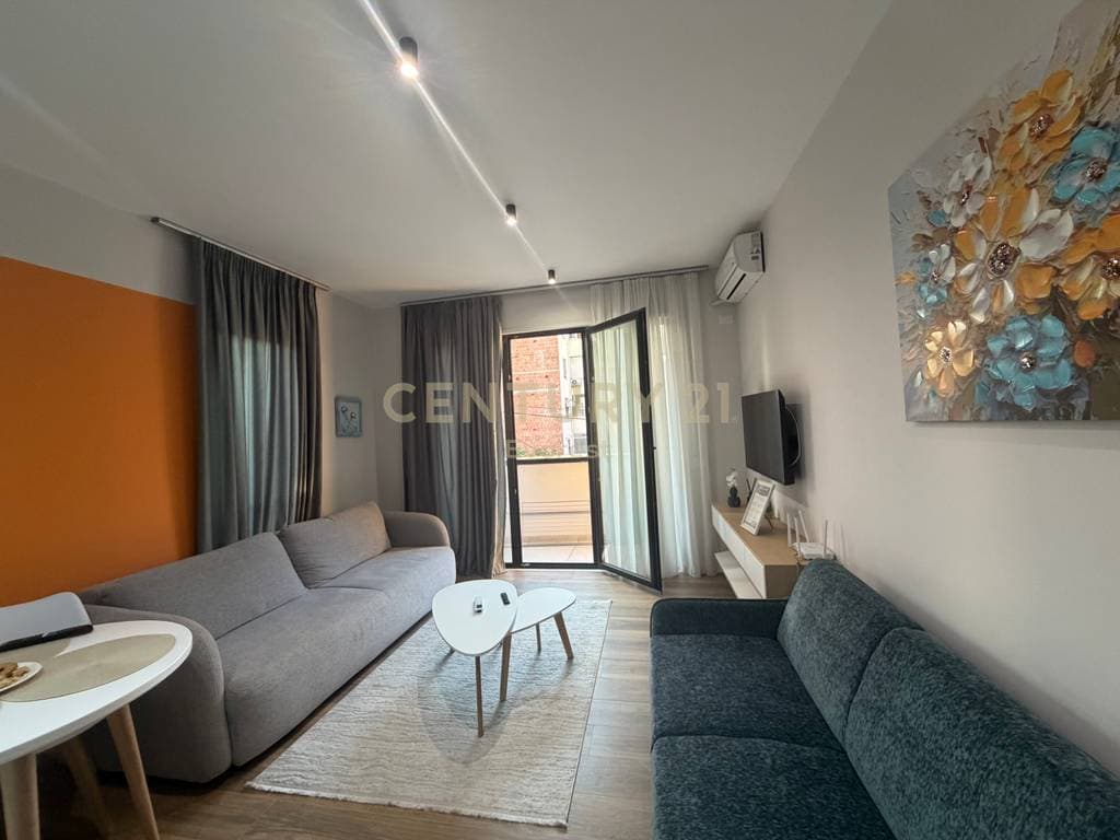 Rruga Siri Kodra, Japim apartament 1+1 per qera! 2