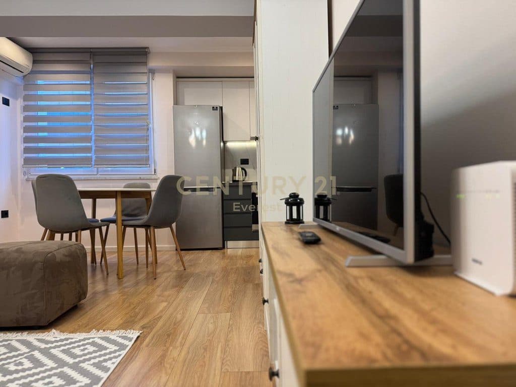 RRUGA E DURRESIT, APARTAMENT 2+1 ME QIRA! 3