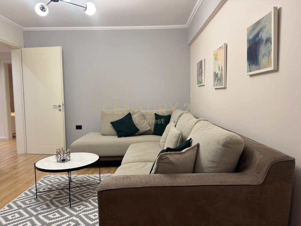 RRUGA E DURRESIT, APARTAMENT 2+1 ME QIRA! 2