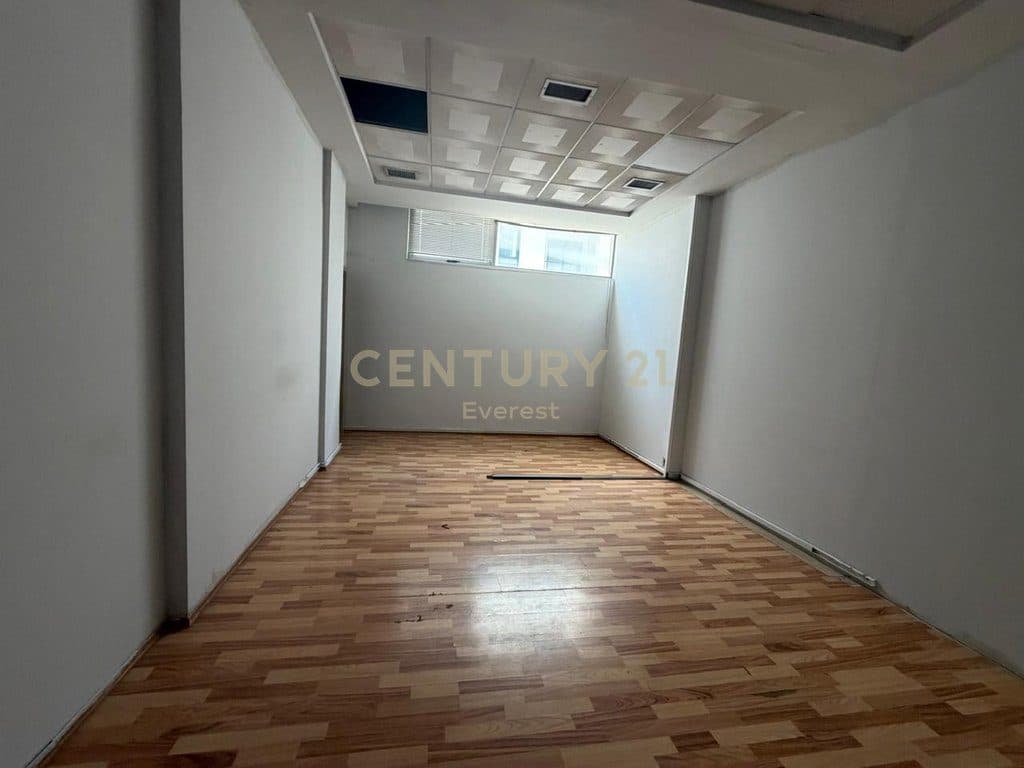 KRISTAL CENTER, ZYRE PER QIRA 4
