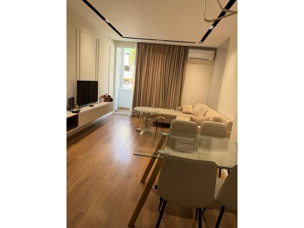PRANE ISH-GARDES, APARTAMENT 2+1+2 PER QIRA