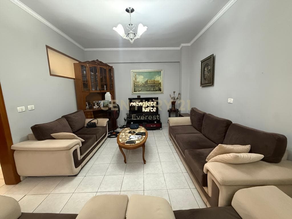 RRUGA DRITAN HOXHA, APARTAMENT 2+1 PER QIRA 2