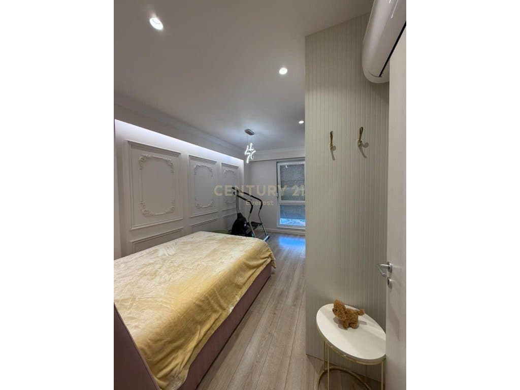 RRUGA E BARRIKADAVE - SHESIM APARTAMENT 2+1+2 4