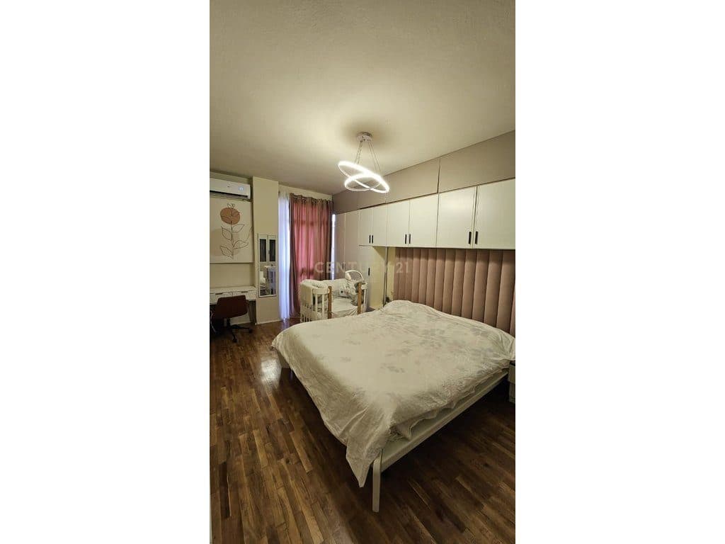 RRUGA FORTUZI, APARTAMENT 2+1 PER QIRA 4