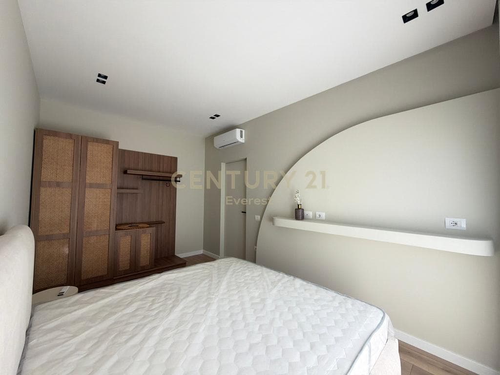 RRUGA E BARRIKADAVE, SHESIM APARTAMENT 1+1! 4