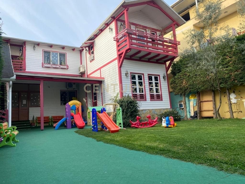 SHKOZE, NEAR BLV. BAJRAM CURRI, SELLING TWO-STOREY VILLA IDEAL FOR BUSINESS 2