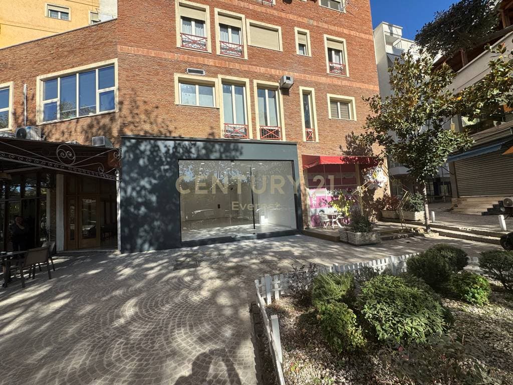 KOMPLEKSI DELIJORGJI, COMMERCIAL FOR SALE