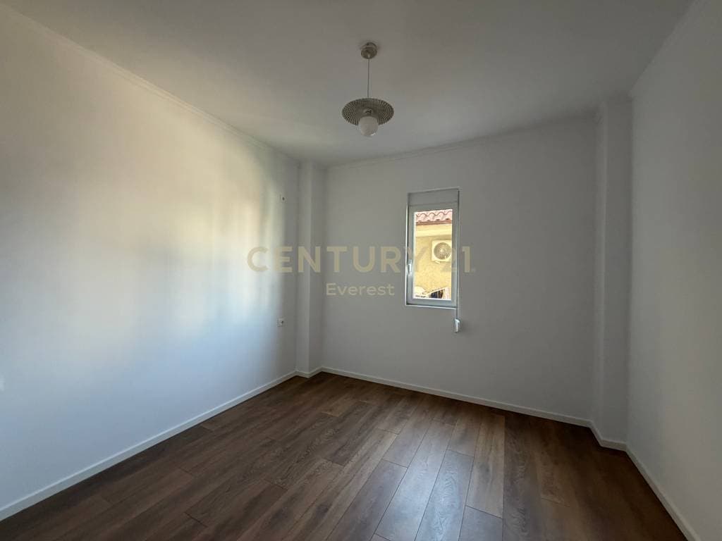 LAPRAKE, SHESIM APARTAMENT 1+1 4