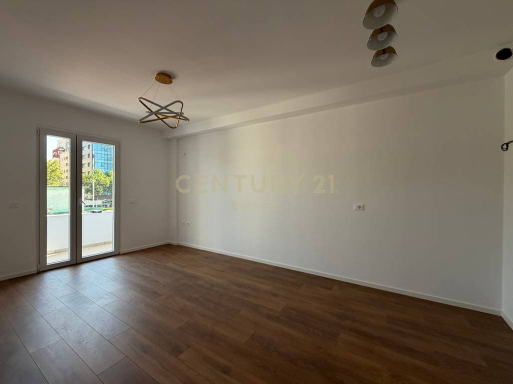 LAPRAKE, SHESIM APARTAMENT 1+1 3