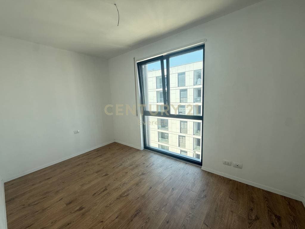 "AKSES TIRANA”, APARTAMENT 3+1+2 ME 2 POSTE PARKIMI PER QIRA 4