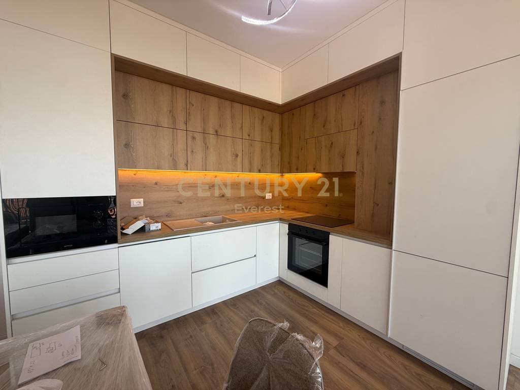 SIRI KODRA, APARTAMENT 2+1 MODERN PER QIRA 3