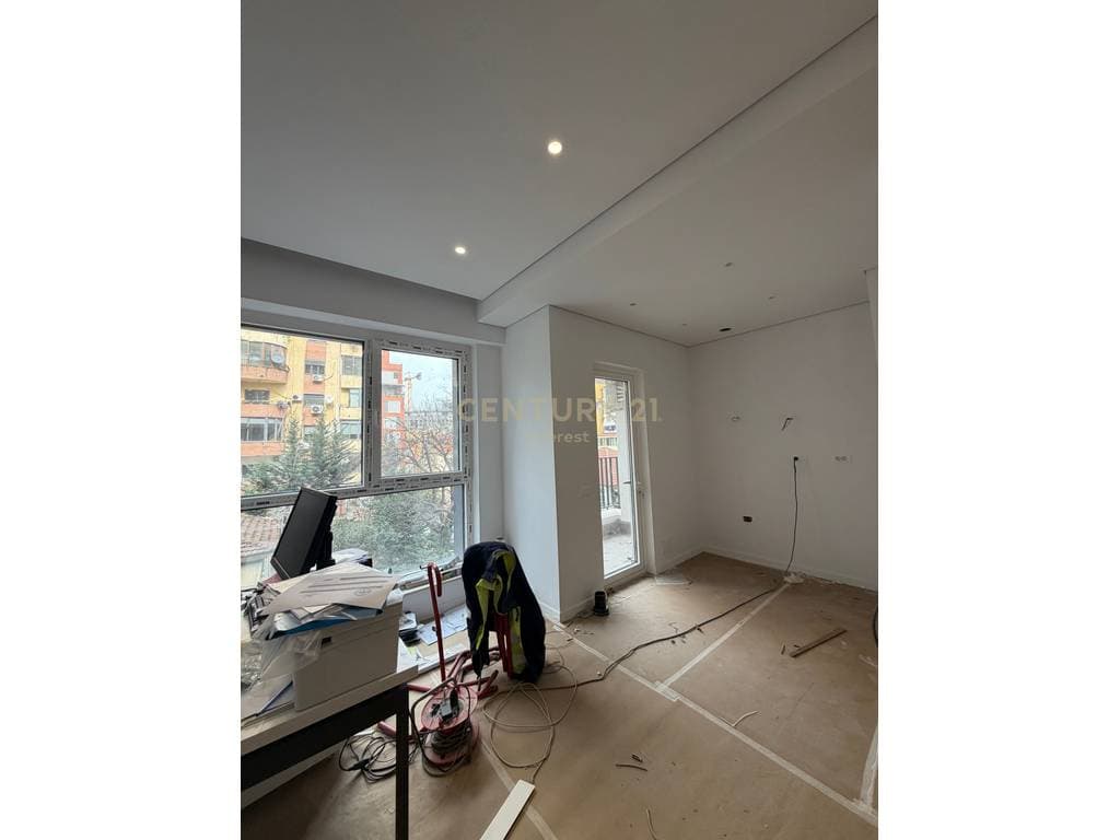 21 Dhjetori, Shesim Apartament 1+1! 3