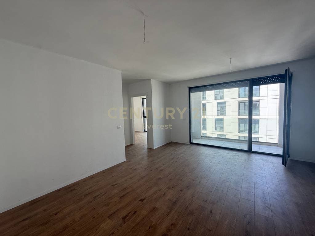 "AKSES TIRANA”, APARTAMENT 3+1+2 ME 2 POSTE PARKIMI PER QIRA