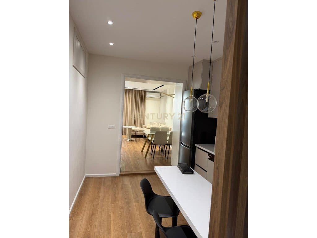 PRANE ISH-GARDES, APARTAMENT 2+1+2 PER QIRA 3