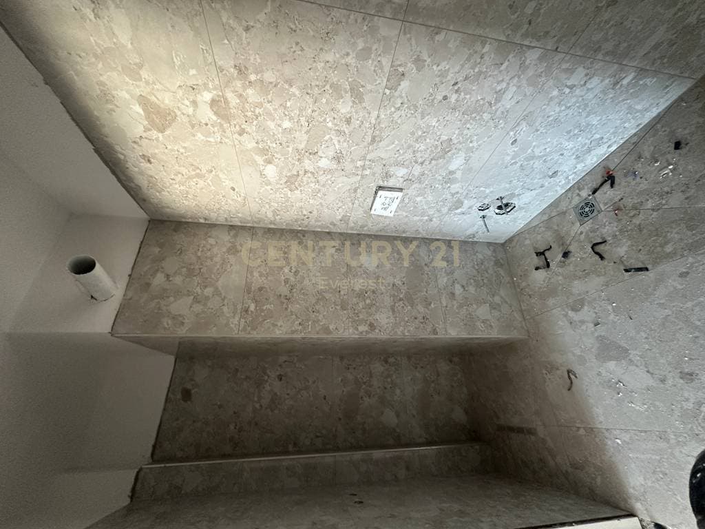 RRUGA 5 MAJI, SHESIM APARTAMENT 2+1+2 2