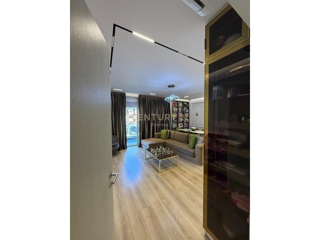 RRUGA E BARRIKADAVE - SHESIM APARTAMENT 2+1+2 3