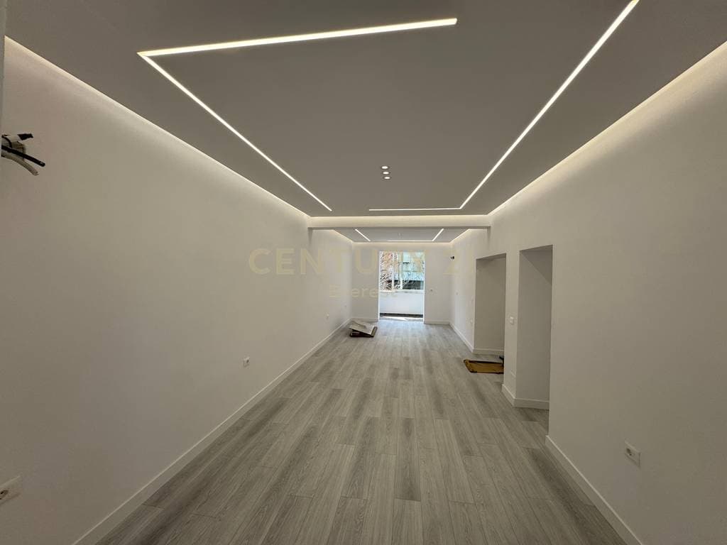 BARRICADE STREET, SPACE FOR RENT 4