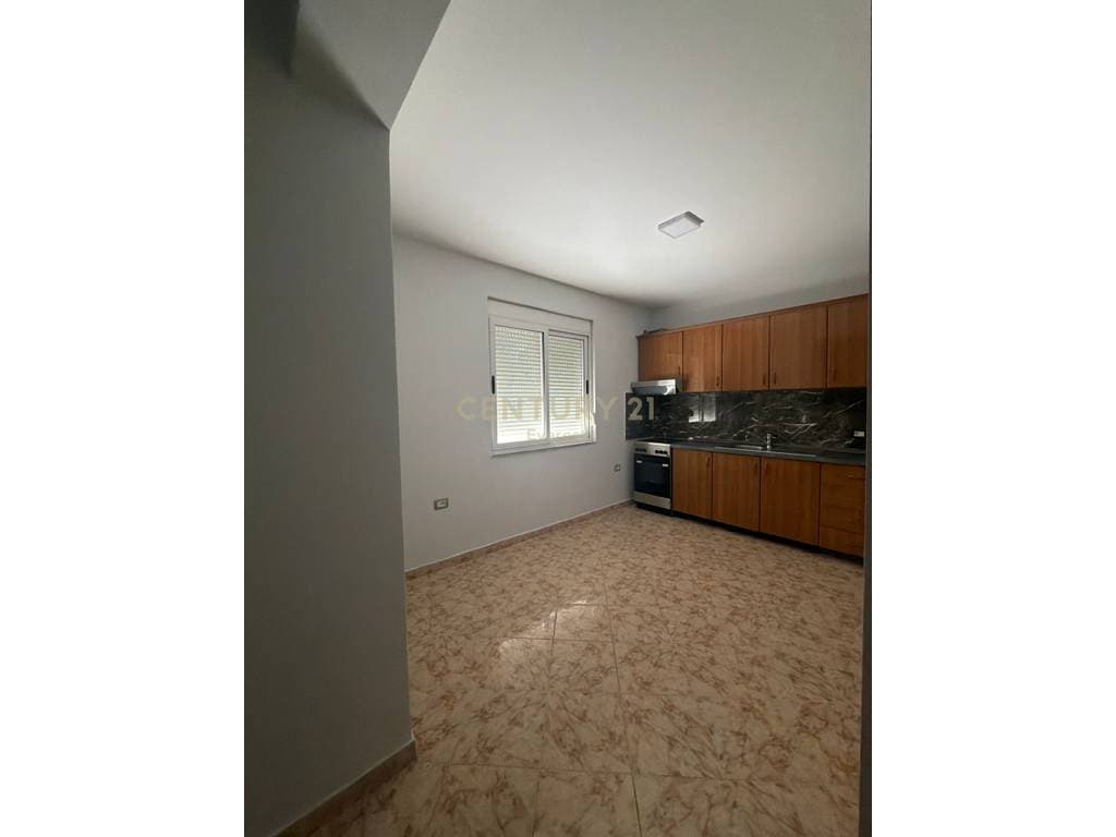 VASIL SHANTO, SHESIM APARTAMENT 3+1! 3