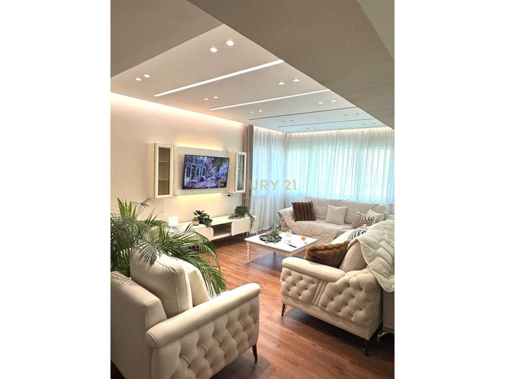 ISH BLLOKU, JAPIM APARTAMENT 2+1+2+KUZHINE E VECUAR PER QIRA!