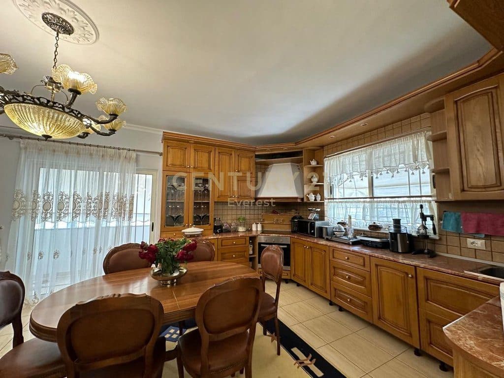 VASIL SHANTO, JAPIM ME QIRA APARTAMENT 3+1+2! 4