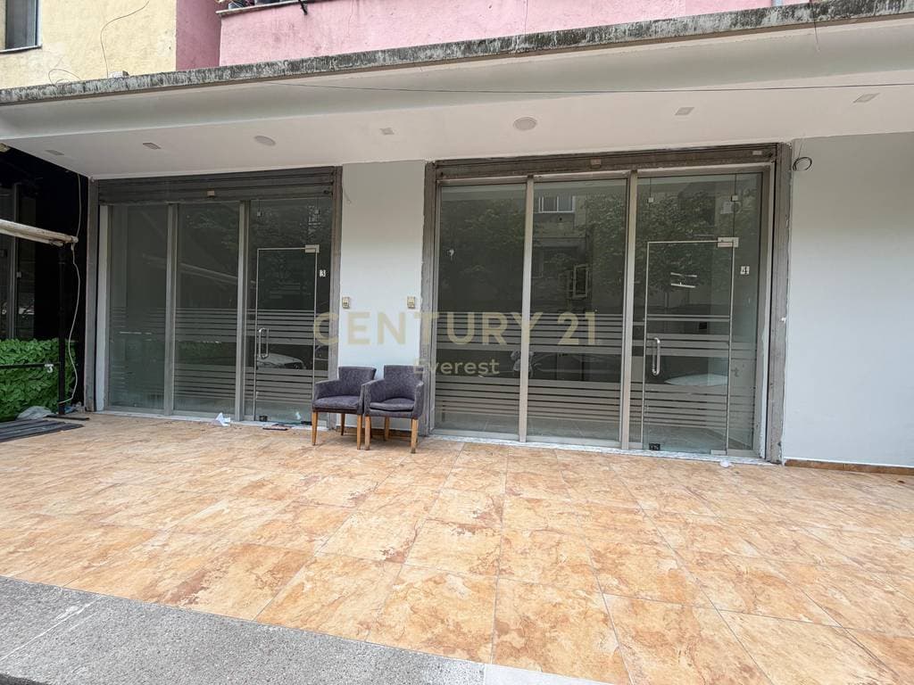 PALLATI ME SHIGJETA, BAR/CAFE FOR RENT