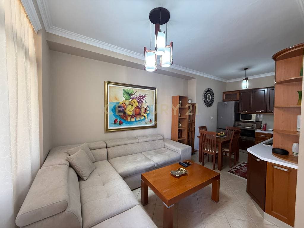 ASTIR, APARTAMENT 2+1 PER QIRA ME VERANDE 2