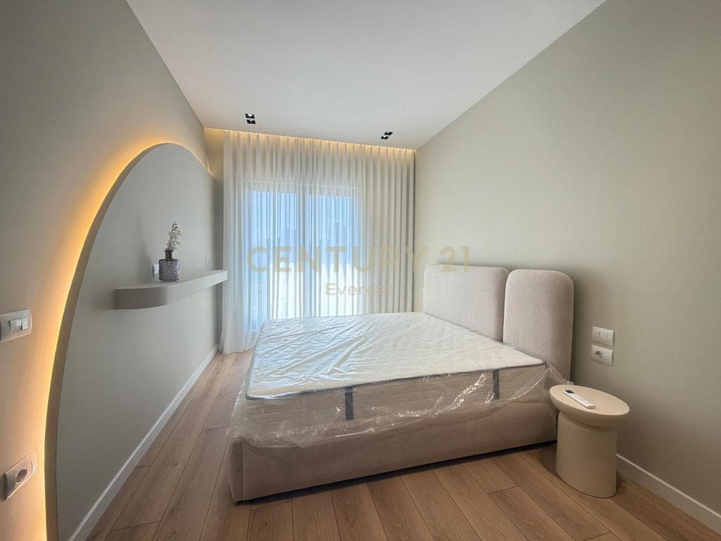 RRUGA E BARRIKADAVE, SHESIM APARTAMENT 1+1! 3