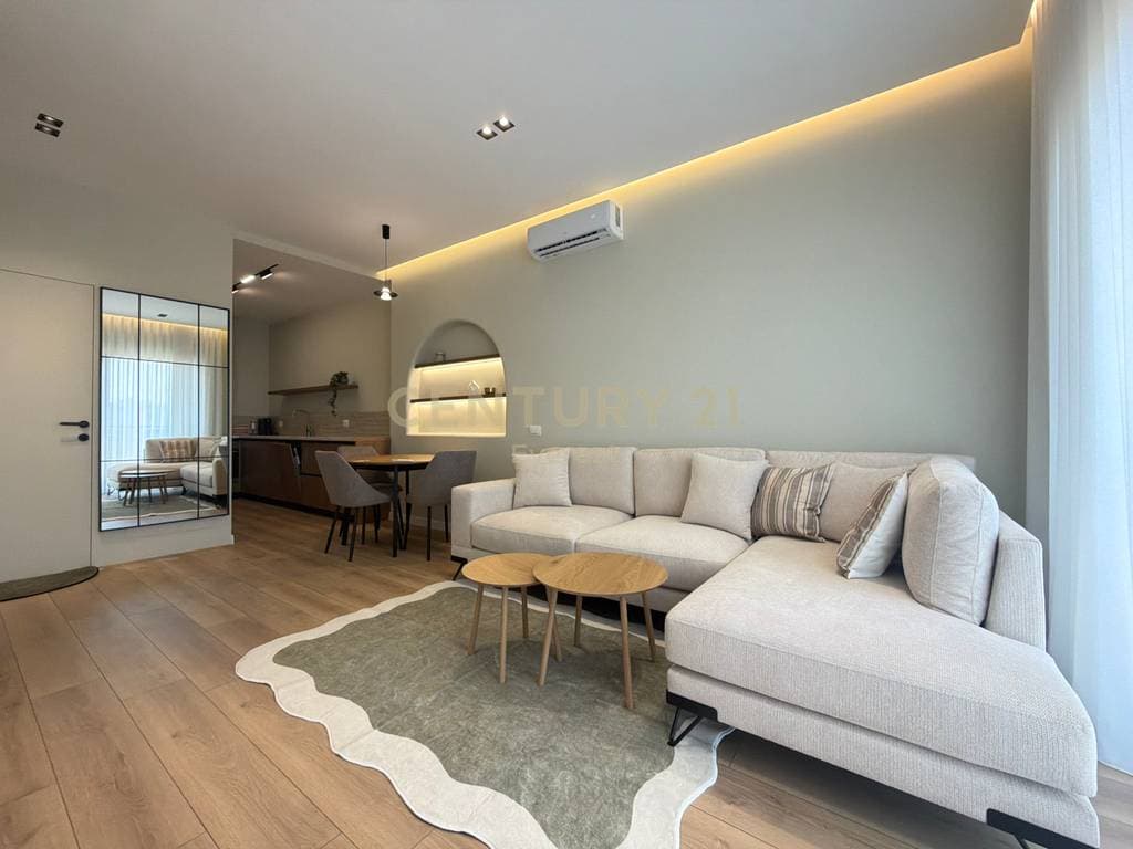 RRUGA E BARRIKADAVE, SHESIM APARTAMENT 1+1! 2