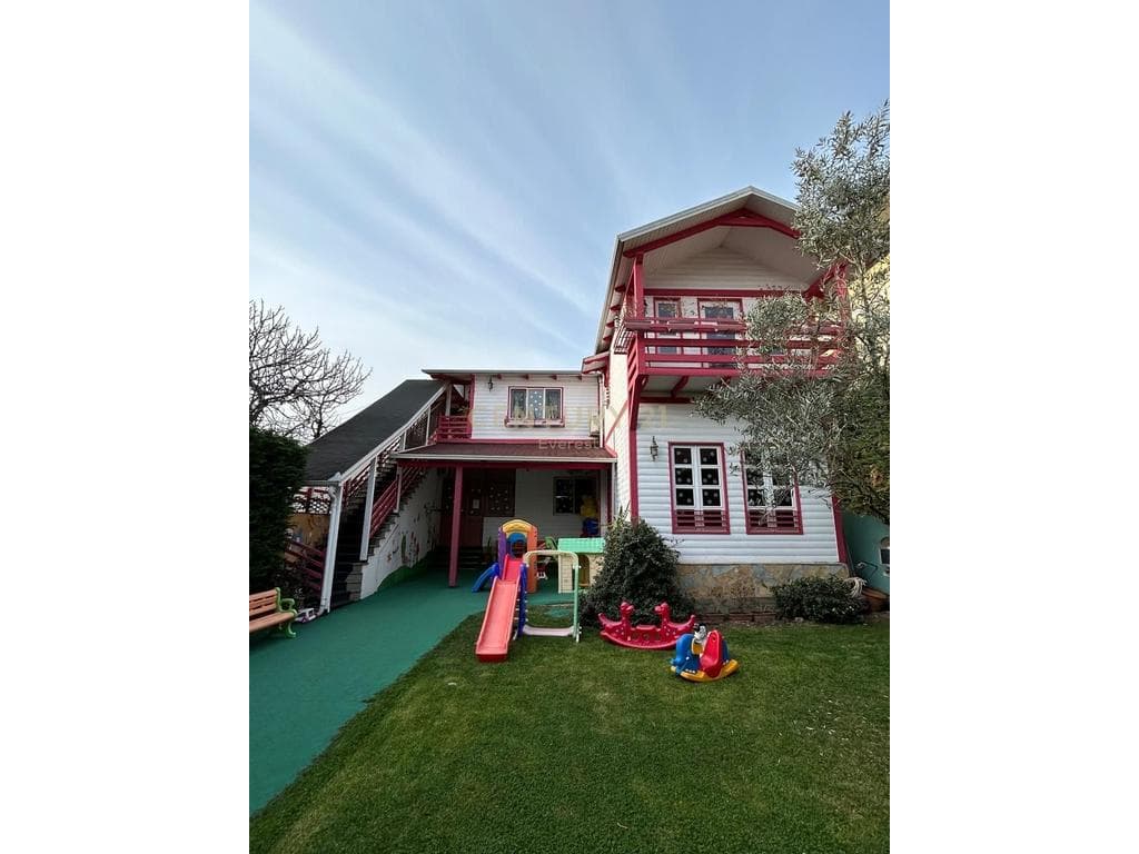 SHKOZE, NEAR BLV. BAJRAM CURRI, SELLING TWO-STOREY VILLA IDEAL FOR BUSINESS