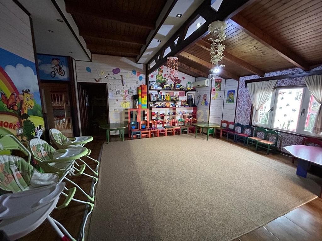 SHKOZE, NEAR BLV. BAJRAM CURRI, SELLING TWO-STOREY VILLA IDEAL FOR BUSINESS 3