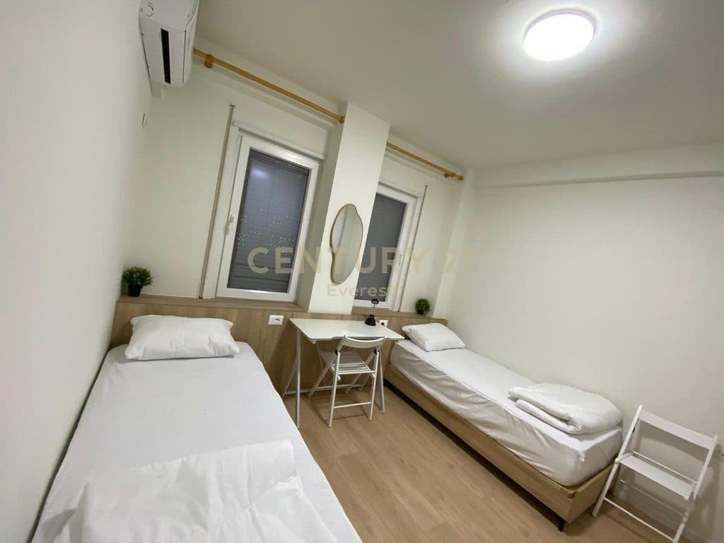RRUGA 5 MAJI, APARTAMENT 1+1 PER QIRA 3
