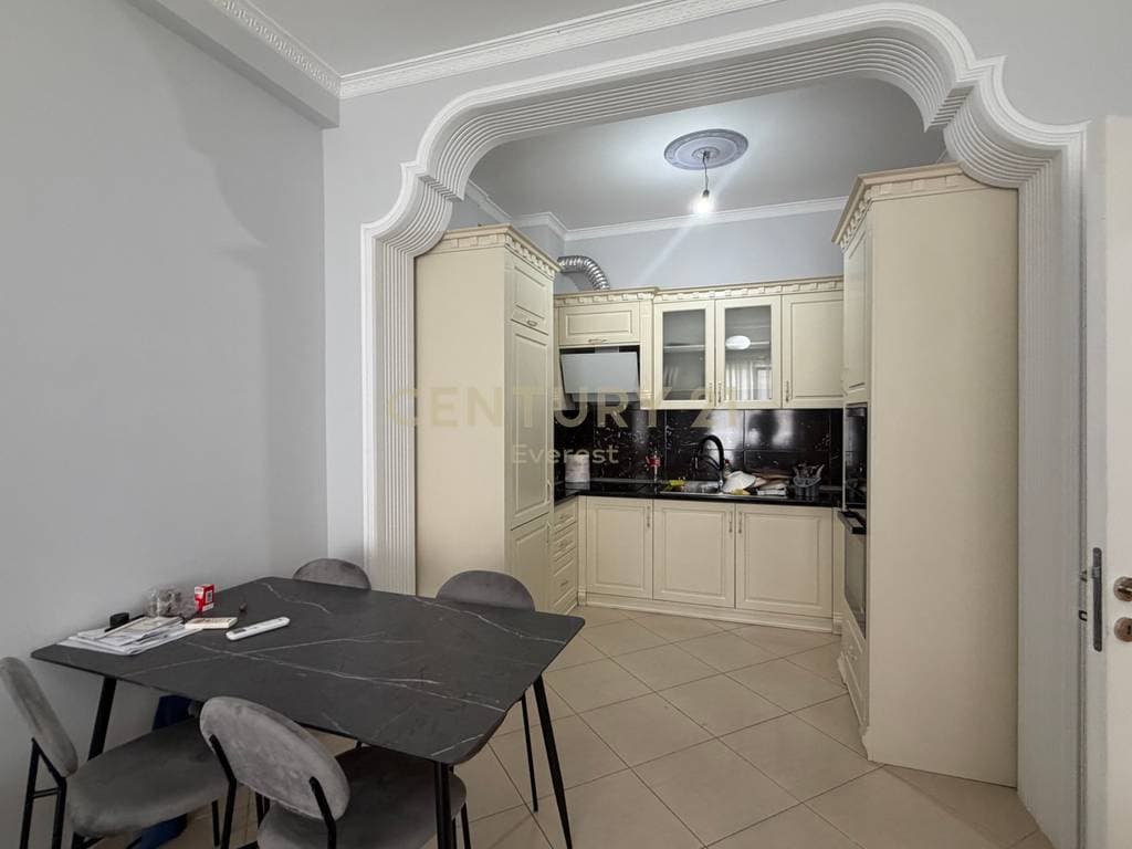 KOMUNA E PARISIT, JAPIM APARTAMENT 2+1+2 ME QERA! 3