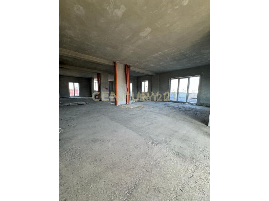 RRUGA E ELBASANIT, SHESIM APARTAMENT OPEN SPACE ME VERANDE